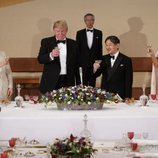 Donald y Melania Trump brindan con el Emperador Naruhito y su mujer Masako en la cena de Estado