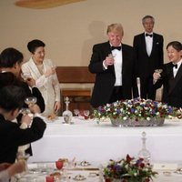 Donald y Melania Trump brindan con el Emperador Naruhito y su mujer Masako en la cena de Estado