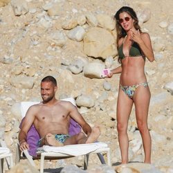 Malena Costa y Mario Suárez, de vacaciones en Ibiza