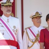 El Rey Felipe y la Reina Letizia en el desfile del Día de las Fuerzas Armadas