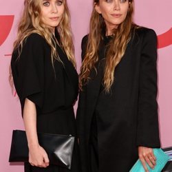 Mary Kate Olsen y Ashley Olsen  en la alfombra roja de los CFDA FASHION AWARDS 2019