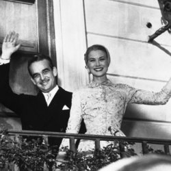 Rainiero de Mónaco y Grace Kelly en su boda civil
