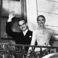 Rainiero de Mónaco y Grace Kelly en su boda civil