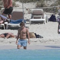 Pixie Lott y Oliver Cheshire de vacaciones en una playa de Formentera