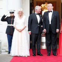 Donald y Melania Trump ofrecen una cena al Príncipe Carlos y la Duquesa de Cornualles durante su Viaje de Estado a Reino Unido