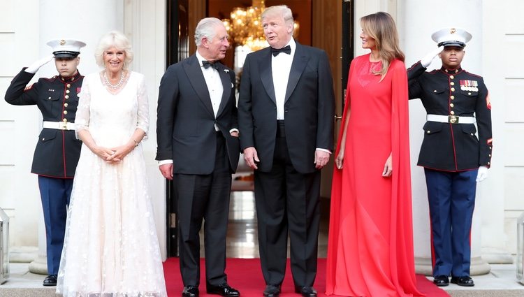 Donald y Melania Trump ofrecen una cena al Príncipe Carlos y la Duquesa de Cornualles durante su Viaje de Estado a Reino Unido