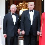Donald y Melania Trump, Carlos de Inglaterra y la Duquesa de Cornualles en la embajada de EEUU de Reino Unido