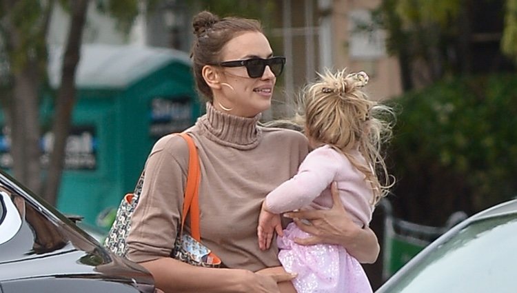 Irina Shayk con su hija Lea tras romper su relación