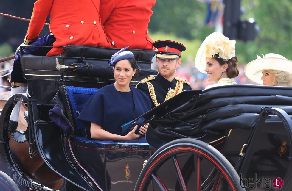 El Príncipe Harry, Meghan Markle, Kate Middleton y Camilla Parker en la ceremonia Trooping the Colour