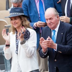 El Rey Juan Carlos y la Infanta Elena aplaudiendo a Rafa Nadal tras su victoria