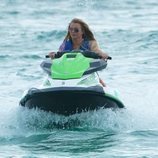 Britney Spears montando en moto de agua en las playas de Miami