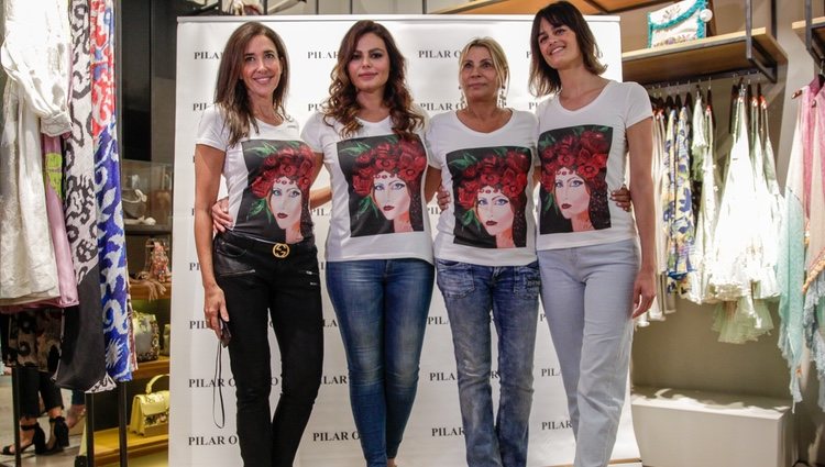 Marisa Jara, Elsa Anka, Thais Enríquez y Pilar Oporto en el evento de la 'Camiseta solidaria: El sueño de Vicky'