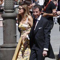 Pablo Motos y Laura Llopis a su llegada a la boda de Pilar Rubio y Sergio Ramos