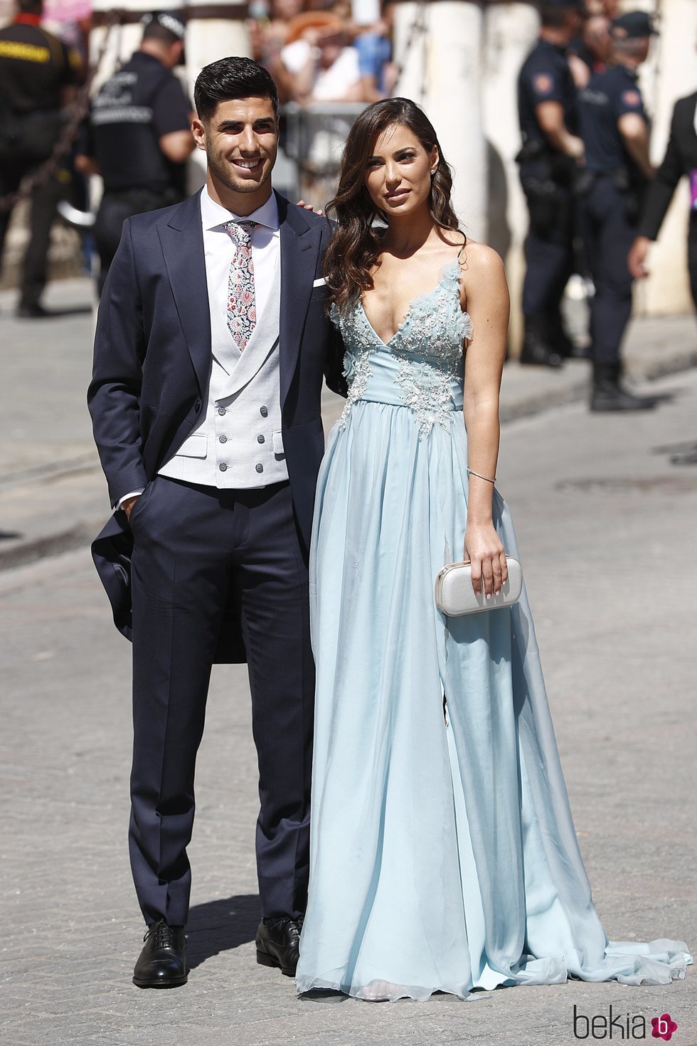 Marco Asensio y Sandra Garal a su llegada a la boda de Pilar Rubio y Sergio Ramos