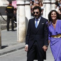 Nuria Roca y su marido Juan del Val  a su llegada a la boda de Pilar Rubio y Sergio Ramos