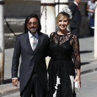 Antonio Carmona y su mujer Mariola Orellana a su llegada a la boda de Pilar Rubio y Sergio Ramos