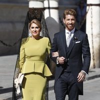 Sergio Ramos y su madre Paqui García saliendo del hotel para ir a la boda con Pilar Rubio