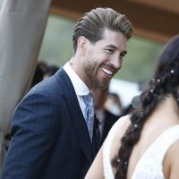 Sergio Ramos mirando muy enamorado a Pilar Rubio a su llegada a la finca para celebrar su boda