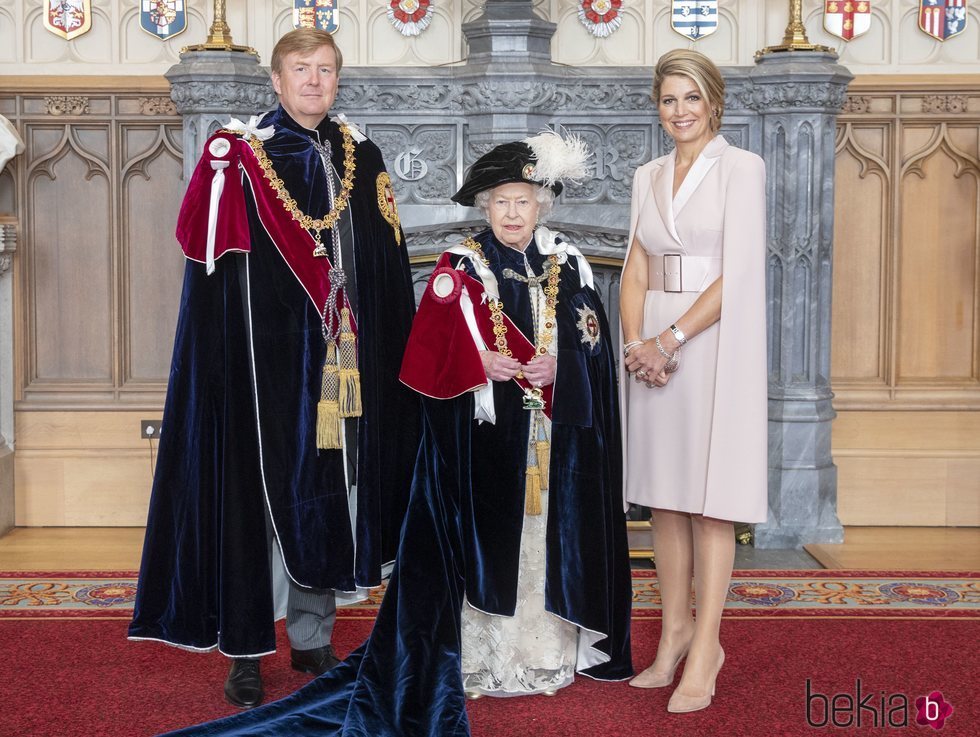 La Reina Isabel con Guillermo Alejandro y Máxima de Holanda en el día de la Orden de la Jarretera 2019