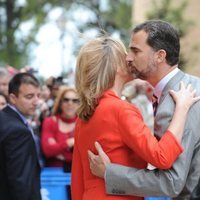 El Rey Felipe y la Infanta Cristina dándose un beso en Palma