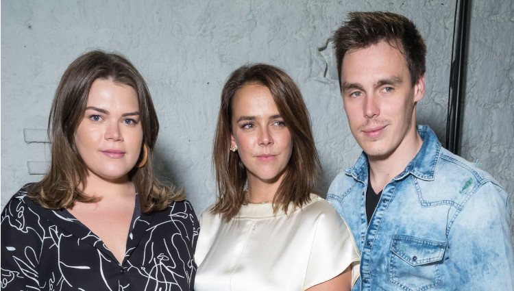 Pauline Ducruet posa con sus hermanos tras la Paris Fashion Week 2019