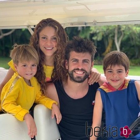 Shakira y Gerard Piqué con sus hijos Sasha y Milan de vacaciones