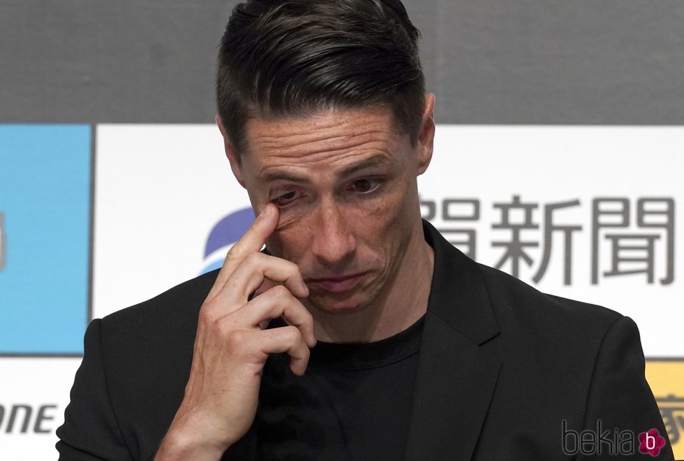 Fernando Torres emocionado en la rueda de prensa de su retirada