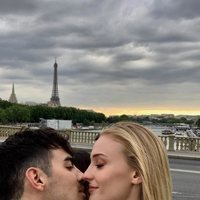 Joe Jonas y Sophie Turner derrochan su amor en París