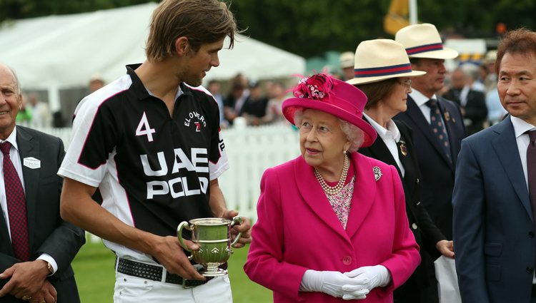 La Reina Isabel en la entrega de premios del Royal Windsor Cup