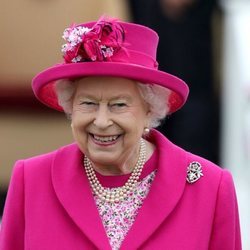 La Reina Isabel sonriente en el Royal Windsor Cup