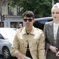 Joe Jonas y Sophie Turner pasean por las calles de París