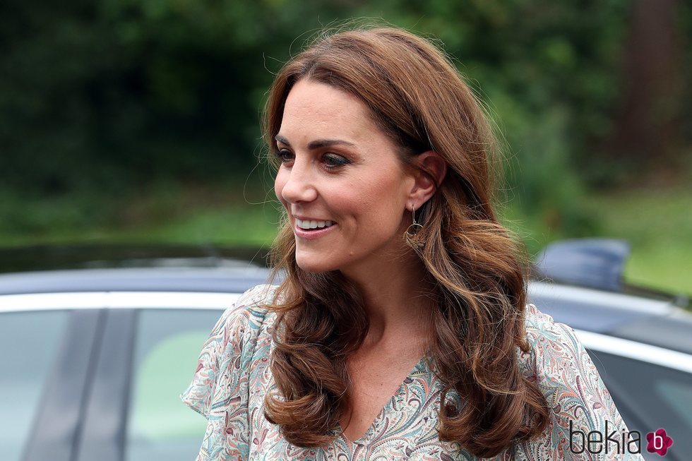 Kate Middleton muy sonriente en la Royal Photgraphic Society