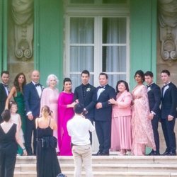 Joe Jonas y toda su familia en una foto de su boda con Sophie Turner