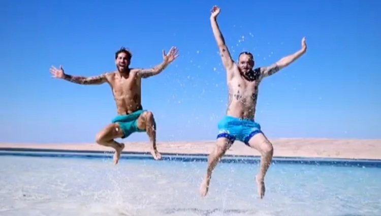 Sergio Ramos con su amigo Aberto en el mar de Egipto
