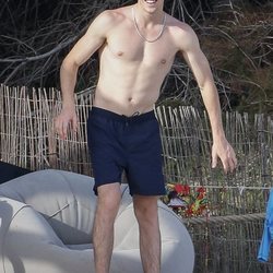 Miguel Bernardeau luce torso desnudo en Ibiza