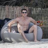 Miguel Bernardeau con el torso desnudo en Ibiza