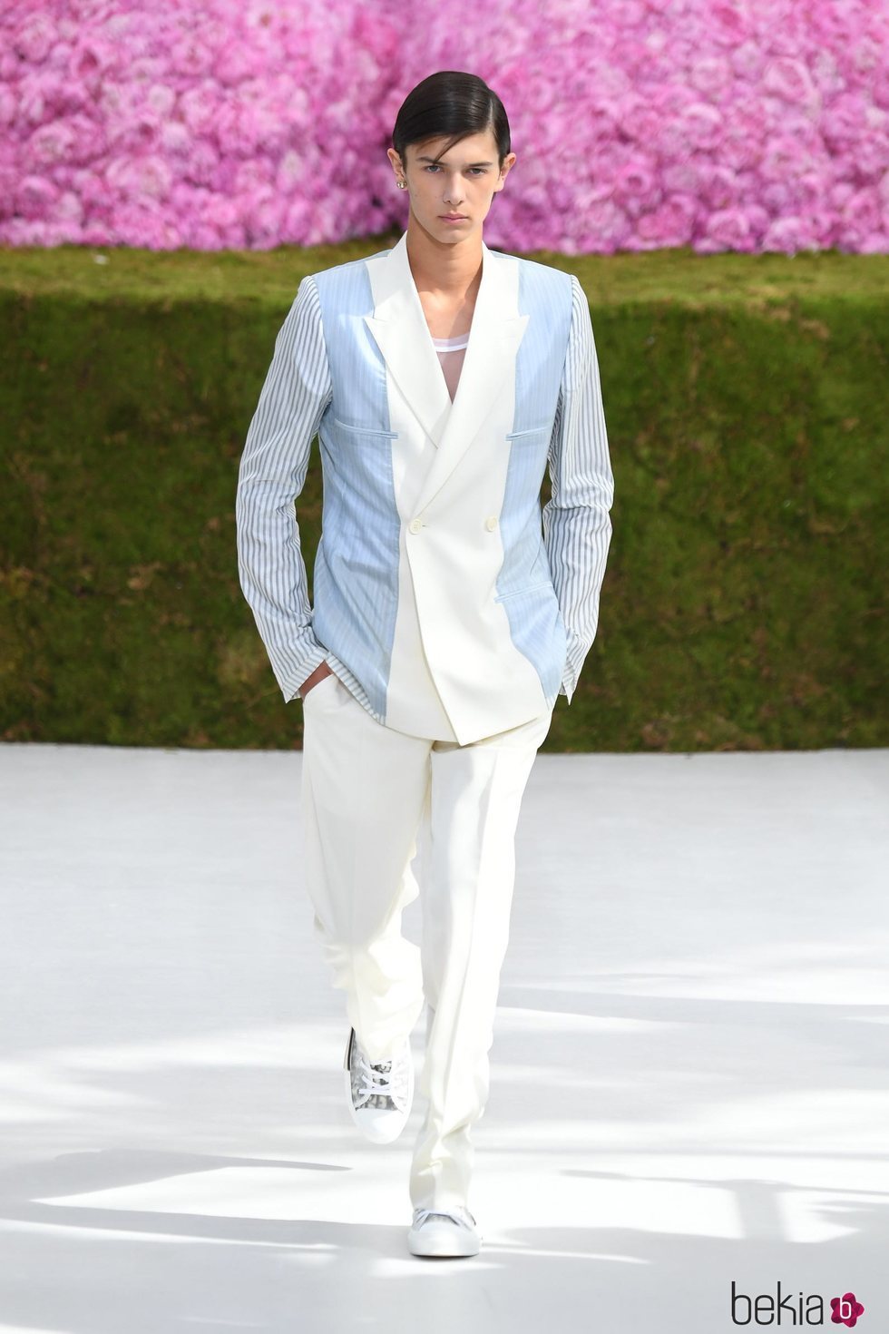 Nicolás de Dinamarca desfilando para Dior en la Paris Fashion Week