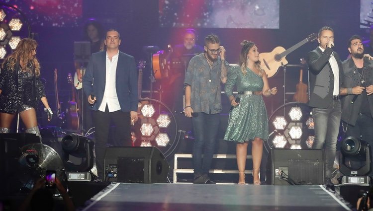 Los finalistas de 'La Voz' y sus coaches en el concierto