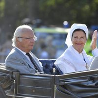 Los Reyes Carlos Gustavo y Silvia de Suecia celebrando el 42 cumpleaños de la Princesa Victoria de Suecia
