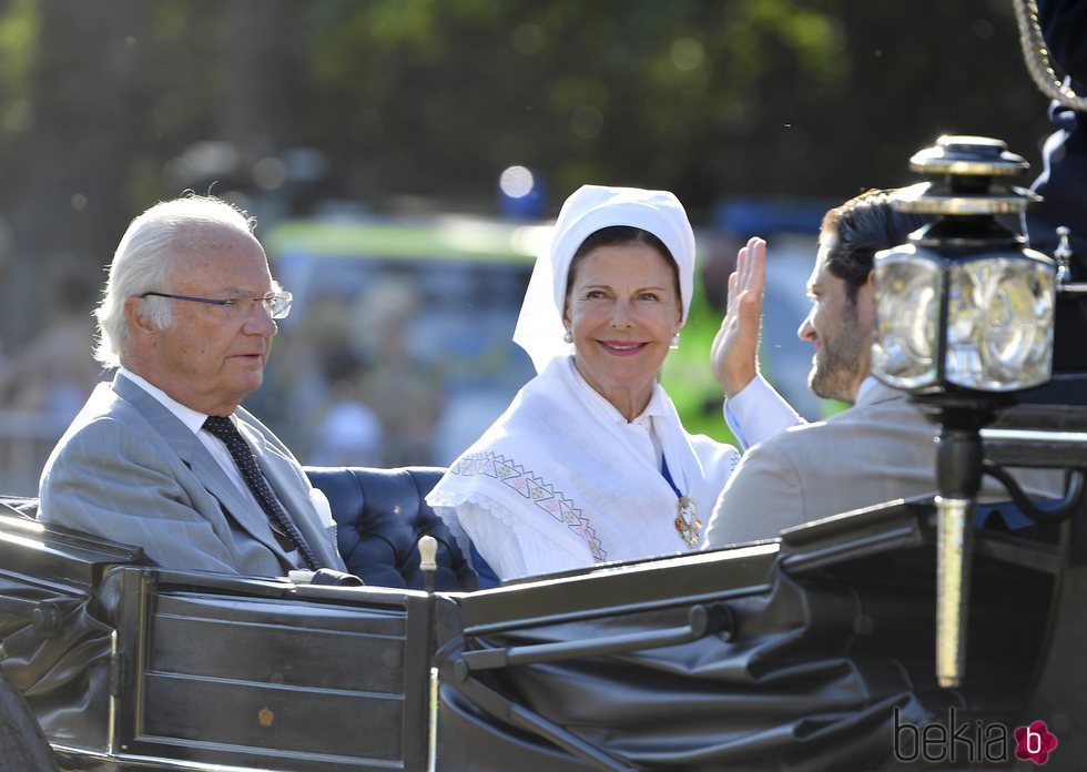 Los Reyes Carlos Gustavo y Silvia de Suecia celebrando el 42 cumpleaños de la Princesa Victoria de Suecia