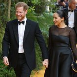 El Príncipe Harry y Meghan Markle llegando al estreno de 'El Rey León' en Londres