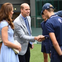 Los Duques de Cambridge saludando a los voluntarios de Wimbledon