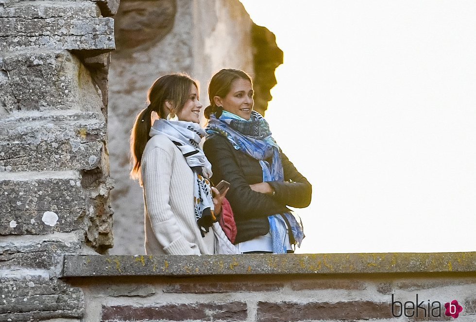 Magdalena de Suecia y Sofia Hellqvist en el Castillo de Borgholm