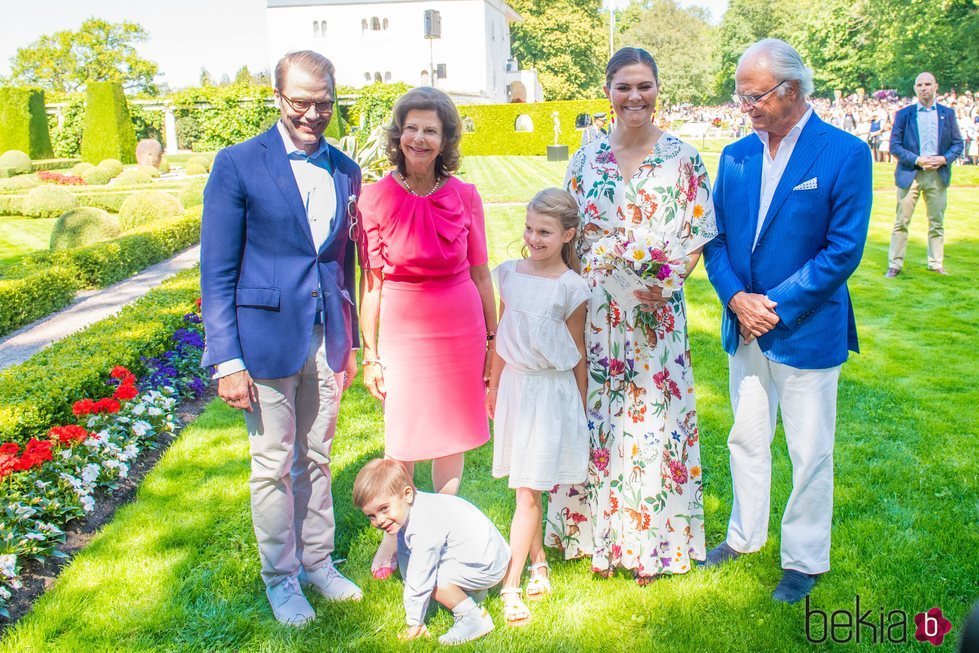 Carlos Gustavo y Silvia de Suecia, Victoria y Daniel de Suecia, Estela y Oscar de Suecia en Solliden 2019