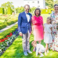 Carlos Gustavo y Silvia de Suecia, Victoria y Daniel de Suecia, Estela y Oscar de Suecia en Solliden 2019