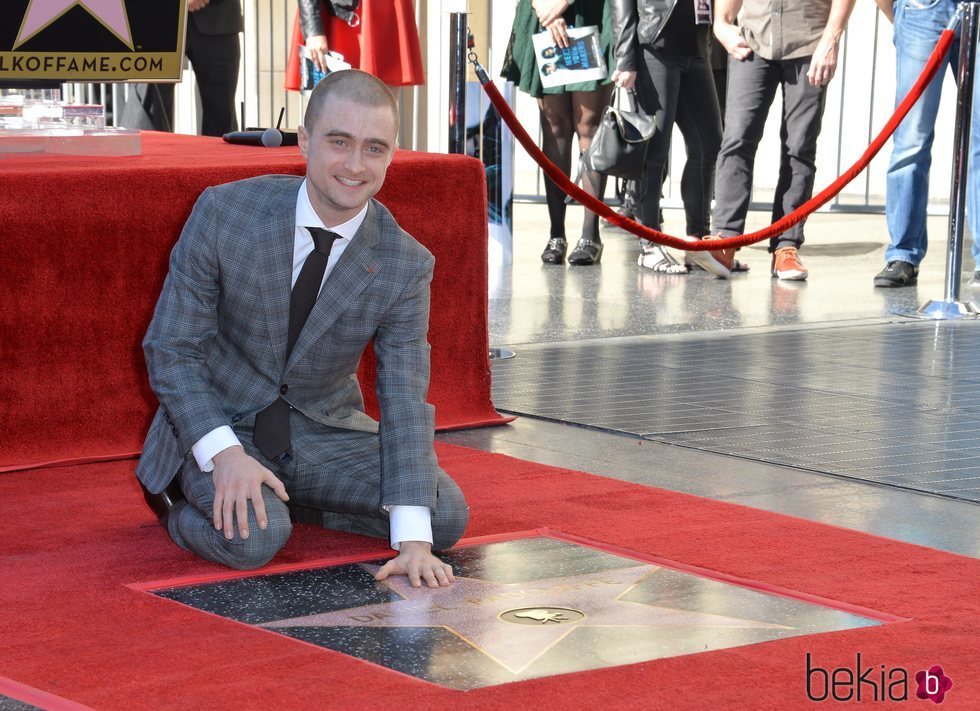 Daniel Radcliffe recibiendo su estrella en el Paseo de la fama de Hollywood