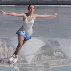 Alexandra de Hannover en una competición de patinaje sobre hielo