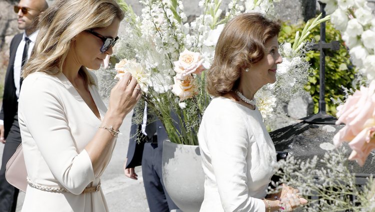 La Reina Silvia de Suecia y la Princesa Magdalena en el funeral de una amiga cercana