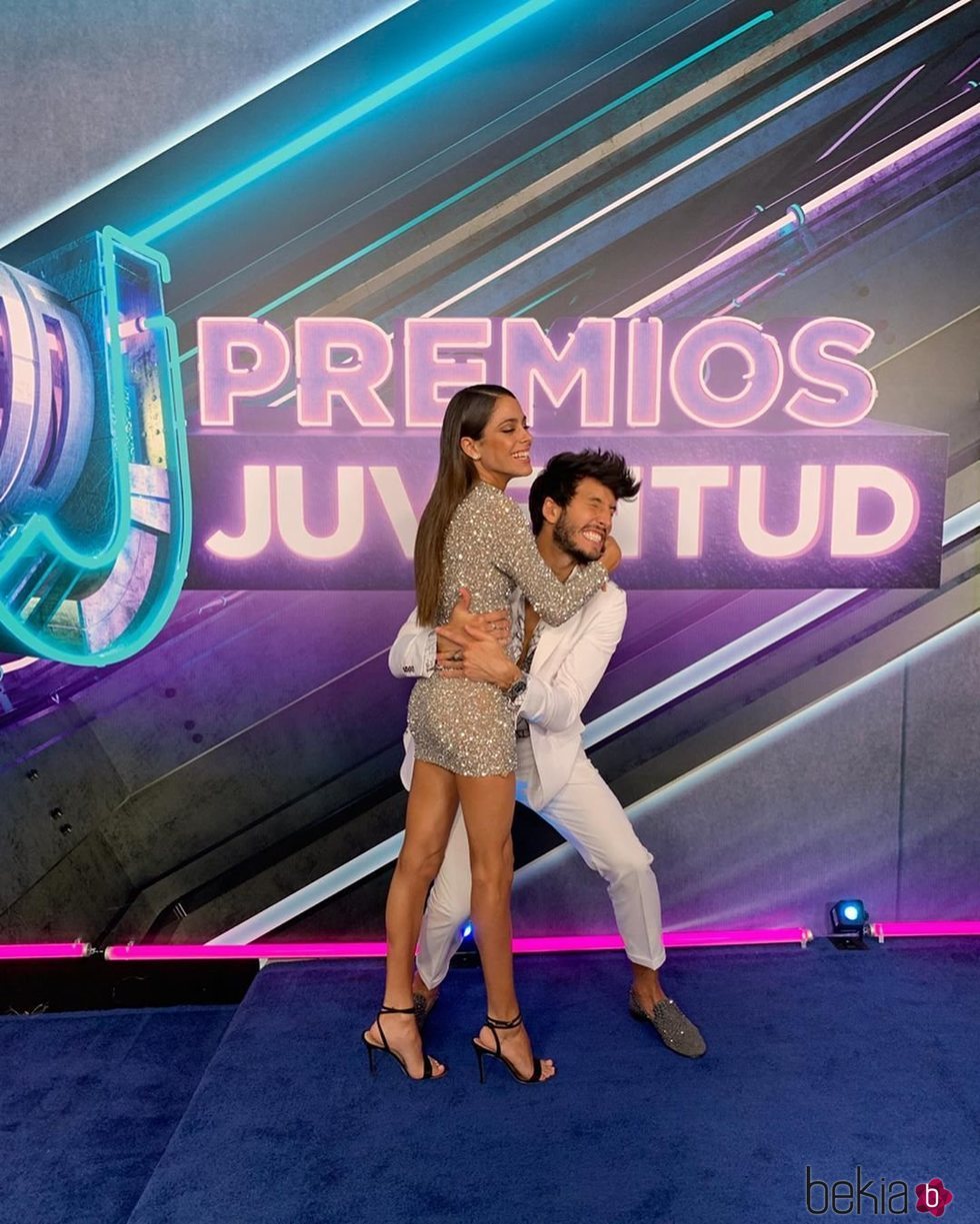 Tini Stoessel y Sebastián Yatra posan con gran complicidad en los Premios Juventud 2019