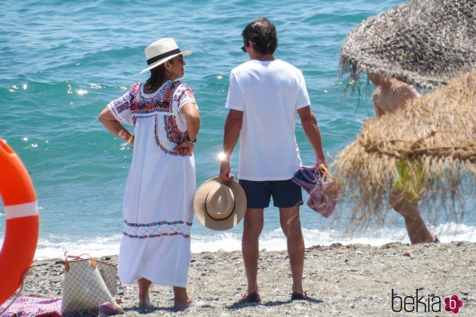 José María Aznar y Ana Botella en la playa de Marbella